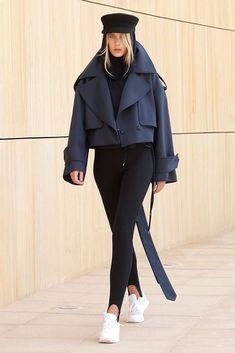 Winter Jacket Outfits, Fall Fashion Coats, Jacket Outfit Women, Woman Suit Fashion, Autumn Outfits, Causual Outfits, Outfit Winter, Runway Collection, Winter Outfits Women