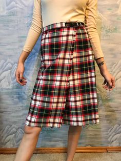 "Vintage Checkered Skirt 80s Women White Red Skirt Tartan Skirt Wool Blend Kilt Pleated Skirt Size Medium to Large High Waist Skirt Label size: EUR 40 Estimated size: M/L Material: 67% Polyester; 33%Songerfasern Measurements: Length: 25,5\" / 65 cm Waist: 14\"+2\" / 35 cm +5cm adjustable *Measurements taken while garment lay flat, to get girth you need to double Please check measurements to insure a proper fit. Remember to allow yourself some extra room for movement. You can compare these with s High Waist Retro Pleated Skirt, Retro Red Skirt For Fall, Retro Knee-length Fall Skirt, Retro Knee-length Pleated Skirt, Retro Lined Skort, Retro Skirted Bottoms For Fall, Retro Plaid Knee-length Skirt, Retro Knee-length Plaid Skirt, Retro Pleated Skirt For Fall