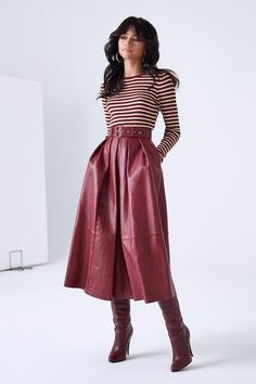 Bordeaux Leather Skirt Outfit, Leather Skirt Long, Leather Midi Skirt Outfit, Leather Skirt Outfit Winter, Burgundy Leather Pencil Skirt, Classic Knee-length Leather Skirt, Leather Pencil Skirt Outfit, Burgundy Leather Pleated Skirt, Zara Leather Skirt