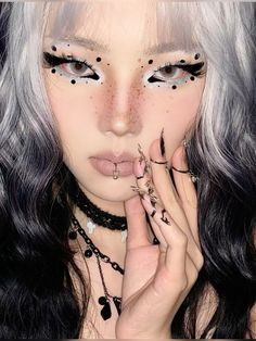 Eyeshadow Inspo Creative, Maneater Makeup, Cybergoth Makeup, Sci Fi Makeup, Grwm Aesthetic, Douyin Makeup, Face Art Makeup