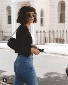 Chloe Miles, Vintage Bob Hairstyle, Corte Chanel, French Bob, Mirror Pic, Favorite Hairstyles, Short Hair With Bangs, A Mirror, Short Bob Hairstyles