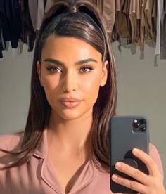 Classy High Ponytail Hairstyles, Big Bow Ponytail, Side Parting Half Up Half Down, Kim K Ponytail, Kim K Hairstyles, Kim Kardashian Ponytail, Kardashian Hairstyles, Kylie King, Side Part Hairstyles