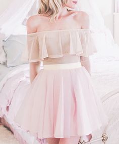 Feminine soft, feminine blog, feminine style, off the shoulder, romantic style, feminine outfits, girly outfits Trendy Aesthetic Outfits, Feminine Outfits, Feminine Romantic, Aesthetic Outfit Ideas, Feminine Outfit, Girly Fashion, Romantic Style, Ladies Dress Design, Girly Outfits