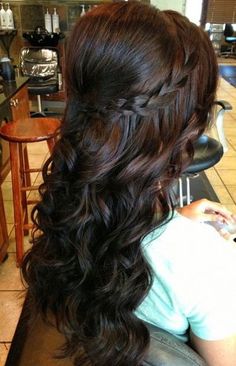 The only way I would do half up for my wedding is if it involved braids and curls like this. Mehndi Hairstyles, Hairstyle Long, Braids With Curls, Wedding Hairstyles For Long Hair, Hair Dos, Gorgeous Hair