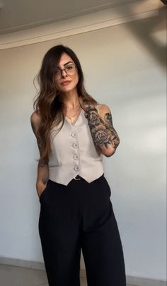 Producer Outfit Women, Corporate Women With Tattoos, Tattooed Professional Women, Teachers With Tattoos, Tattoo Convention Outfit, Edgy Corporate Fashion, Slim Style, Causual Outfits