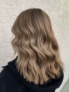 Blonde Balayage Blended, Blondish Brownish Hair, Blond Color Ideas, Teddy Bear Blonde Short Hair, Strawberry Brown Hair Color, Beige Blonde Short Hair, Cool Tone Dirty Blonde Hair, Flaxen Hair Color, Dark Blonde Balayage Bob