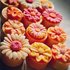 many different types of flowers are in the shape of soaps