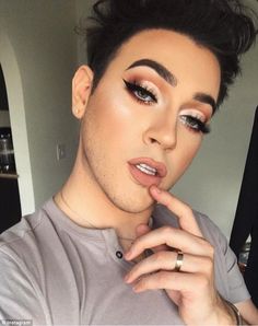 Morphe Liquid Lipstick, Maquillaje Cut Crease, Manny Mua Makeup, Manny Mua, Maquillage Yeux Cut Crease, Lipstick Nude, Feminine Face, Cut Crease Makeup