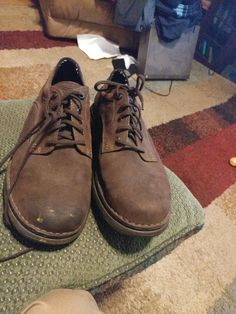 TOPS HAVE A COUPLE SCUFFS THE BOTTOMS ARE LIKE NEW Brown Leather Shoes, Timberland Mens, Danner Mountain Light Boot, Leather Shoes, Hiking Boots, A Couple, Brown Leather, Like New, Boots