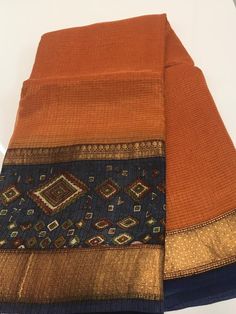 Orange Sarees, Yellow Sarees, Saree Pattu, Brocade Blouse Designs, Latest Silk Sarees, Concrete Staircase, Chic Outfits Classy, Peacock Jewelry, Blouse Designs Catalogue