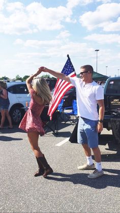 Country Concert With Boyfriend, Thomas Rhett Concert Outfit, Concert Couple, Stagecoach Outfit, Country Fest, Country Summer Outfits