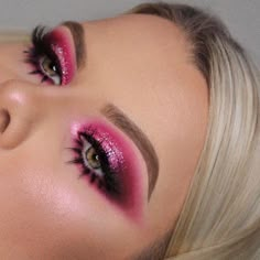 Pink Eye Makeup Looks, Pink Eyeshadow Look, Pink Eye Makeup, Barbie Makeup, Top Makeup, Pink Eye, Eye Makeup Pictures, Glitter Crafts, Eye Makeup Looks