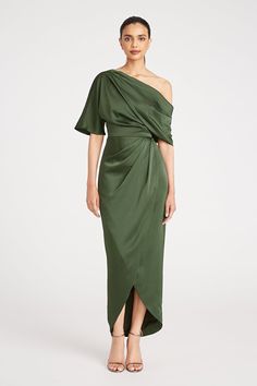 Moss Green Dress Formal, Asymetrical Wedding Dress, Green Graduation Outfit, Green Wedding Dress With Draped Sleeves, Wedding Guest Dress Autumn, Outfit For Graduation, Bridesmaid Outfit Ideas, Green Off Shoulder Dress, October Wedding Guest Outfits