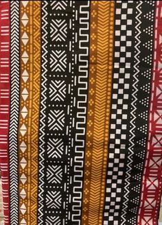 Dies ist ein sehr traditioneller afrikanischer Druck / Ankara-Stoff. Es kommt in Linien verschiedener Variationen & schön angeordneter Tribal Markierung. Absolut ein must have!! - Verkauft als Schüttgut 90cm; entspricht 1 Meter -Breite ist 44-45 Zoll -Handwäsche mit kaltem Wasser, Aufhängen oder an der Luft trocknen -Farbe kann auf Ihrem Monitor aufgrund von Lichtern und Bildwinkel leicht abweichen Kann in Näh- oder Bastelprojekten verwendet werden - Bei Bestellung von mehreren Metern wird der S African Fabric For Sale Patterns, African Pattern Fabric, Multi Pattern, African Pattern, African Print Fabric, Ankara Fabric, African Fabric, Print Fabric, African Print