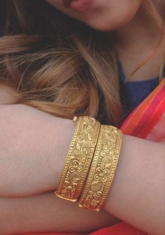 Temple Bangles, Temple Work, Jewellery Wardrobe, Plain Gold Bangles, Gold Bangles Indian, Gold Bangles For Women, Gold Jewelry Outfits, Gold Bangle Set, The Bangles