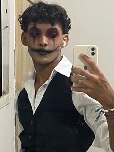 Guy Face Paint Halloween, Halloween Men Face Paint, Man Joker Costume, Guy Makeup Halloween, Black Clown Makeup Men, Simple Halloween Face Paint For Men, Clown Makeup Halloween Men, Black And White Clown Makeup Men, Clown Face Paint Men