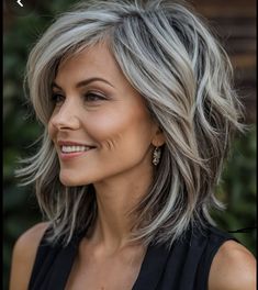 Haircuts For Medium Hair, Haircut And Color, Penteado Cabelo Curto, Medium Hair Cuts, Medium Length Hair Cuts, Grey Hair, Great Hair