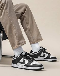 Nike Sb Dunk Outfit Men, Sb Dunk Low Outfit Men, Medina Aesthetic, Sb Dunk Outfit, Sb Dunk Low Outfit, Dunks Panda, Classic Nike Shoes