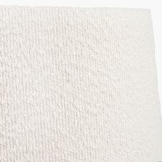 a close up view of the texture of a white blanket that has been made from wool