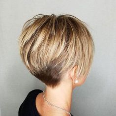 Capa corta y rubia gruesa  20 cortes de pelo cortos lindos para el pelo grueso Hairstyles Everyday, Κούρεμα Bob, Short Sassy Haircuts, Sassy Haircuts, Drawing Hair, Layered Hairstyles