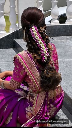 Flower Veni For Hair Indian Brides, Indian Hairstyles For Saree, Hair Gajra, Messy Braided Hairstyles, South Indian Wedding Hairstyles, Reception Hairstyles, Hair Style On Saree, Saree Hairstyles, Engagement Hairstyles