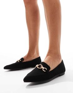 Shoes by London Rebel We like your style Chain detail Slip-on style Pointed toe Flat sole Pointed Loafers, Sacs Tote Bags, Pointed Flats Shoes, Baskets Adidas, Pointed Flats, Trainer Heels, Wide Jeans, Pointed Toe Flats, White Trainers