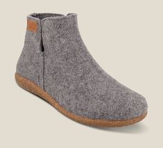 Unisex Good Wool Clogs | Taos Official Online Store + FREE SHIPPING Taos Boots, Taos Shoes, Wool Clogs, Clogs For Women, Hand Woven Textiles, Taos, Womens Clogs, Outdoor Wear, Charcoal Color