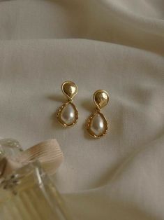 Gold Earrings For Kids, Small Earrings Gold, Today's Society, Gold Earrings Models, Gold Jewelry Earrings, Gold Jewelry Simple, Gold Fashion Necklace, Gold Jewellery Design Necklaces, Jewelry Design Earrings