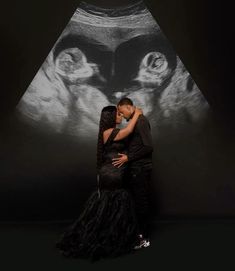 Celebrity Maternity, Maternity Shoot Outfit, Maternity Picture Outfits, Pregnancy Announcement Photoshoot, Baby Announcement Photoshoot, Cute Pregnancy Pictures, Maternity Photography Poses Couple, Idee Babyshower, Maternity Photography Poses Pregnancy Pics