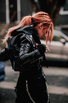 Mum Aesthetic, Gothic Grunge, Grunge Girl, Looks Black, Black Leather Jacket, Hook And Eye, Looks Style, Grunge Fashion