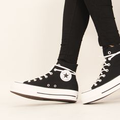 Platforms Converse, Looks Com All Star, Dark Academia Grunge, Chuck Taylor All Star Lift, Platform Converse, Funky Shoes, Minimalist Wardrobe, Converse Chuck Taylor All Star, Canvas Sneakers