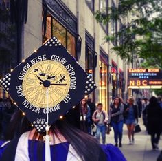 a woman wearing a graduation cap with the words gradwise grads on it