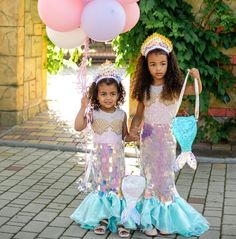 Mermaid dress for girls will help your little princess turn into an adorable fairy tale character. Eyes shining with happiness, full of delight, are worth trying to make the holiday unique. The holographic sequins dress with blush metallic sequins and shiny turquoise fishtail decor looks awesome. School holidays, New Year's Eve, Halloween, and even birthdays, each of these days is full of incredible atmosphere, and kids will remember them for a lifetime. Don't forget about accessories to make yo Toddler Mermaid Costumes, Sequin Mermaid Skirt, Costume Mermaid, Mermaid Birthday Outfit, Birthday Gown, Sea Princess, Sequin Costume, Mermaid Halloween Costumes, Princess Mermaid