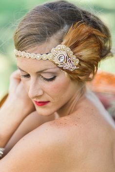 "flapper headband bianca, 1920s headpiece gold, Feathers headband, gastby headband, 1920s wedding headpiece. this gatsby headpiece, Bianca is available in golden and silver tone. gold and rhinestones beading, attached to a white or cooper color feathers, and a luxurious brown stretch velvet ribbon for the golden tone. the silver tone will feature a silver rhinestone and beading, white feathers pad and an ivory stretch velvet ribbon. the fit is very comfortable, the flapper headpiece is suitable Gold Flapper, Flapper Wedding, Flapper Headpiece, Gatsby Headpiece, 1920s Headpiece, Bridal Hair Pins Pearl, 1920's Flapper, Flapper Headband, 1920s Wedding