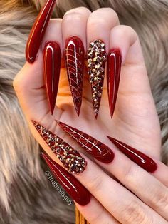 Christmas Nails 2019, Unghie Nail Art, Red Christmas Nails, Nails Stiletto, Red Acrylic Nails, Christmas Gel Nails, Cute Christmas Nails, Red Nail Designs