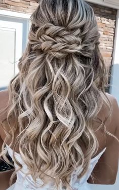 Bridal Hair Half Up, Bridemaids Hairstyles, Cute Prom Hairstyles, Half Up Wedding Hair, Wedding Hair Half, Formal Hairstyles For Long Hair, Half Up Half Down Hair Prom, Bridesmaid Hair Makeup, Hairstyles Bridesmaid