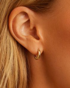 14k Gold Lou Helium Huggies – gorjana Gold Everyday Jewelry, Gold Hoop Earrings Small, Earrings Stacking, Thick Gold Hoops, Gold Huggie Earrings, Small Gold Hoop Earrings, Small Gold Hoops, Small Hoop Earrings, Stacked Jewelry