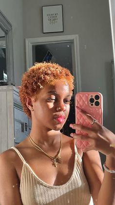 Big Chop Blonde Black Women, Short Dyed Hair Pixie Black Women, Honey Blonde Big Chop, Twa Hair Dye Ideas, Dye For Short Hair, Dye Short Hair Ideas, Ginger Big Chop Black Women, Pixie Cut Black Women Natural Hair 4c, Short Hair With Dye