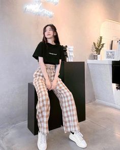 Mode Ulzzang, Outfit Korean Style, Korean Outfit Street Styles, Korean Casual Outfits, Korean Fashion Dress, Foto Poses, Elegante Casual, Korean Girl Fashion, Korean Fashion Trends