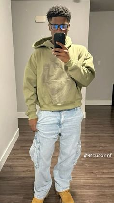 Men Fall Fashion Streetwear, Streetwear Men Outfits Spring, Mens Back To School Outfit, Street Wear Ideas Men, Men Fit Ideas, Men Fall Fits, Chill Men Outfits, Men Street Wear Outfits, Aesthetic Guy Fits