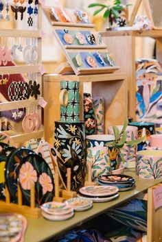 there are many different items on display at this store, including plates and cups with designs