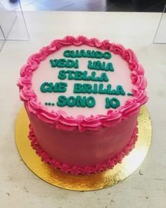 a birthday cake with the words giano vedi una stella che brilla sono 10