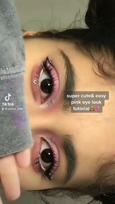 Makeup Ideas For Black Eyes, Eye Makeup Ideas Aesthetic, Pink Eyeshadow Looks Black Women, Coquette Eyeshadow, Pink Eyeshadow Ideas, Cute Eye Makeup Looks, Pink Face Makeup, Eyeliner Eyeshadow Looks, Pink And Black Makeup