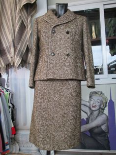 Guarda questo articolo nel mio negozio Etsy https://www.etsy.com/listing/256918841/tailleur-anni-60-in-tweed Formal Tweed Fitted Skirt Suit, Classic Tweed Skirt Suit For Office, Vintage Tweed Skirt Suit For Formal Occasions, Office Tweed Tailored Skirt Suit, Tailored Tweed Skirt Suit For Office, Fitted Retro Tweed Jacket, Vintage Tailored Wool Skirt Suit, Tailored Tweed Skirt Suit For Winter, Vintage Fitted Tweed Jacket For Office