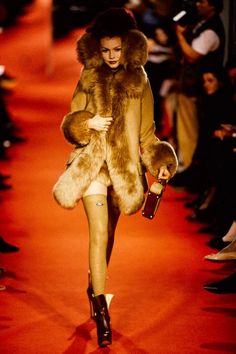 Vivenne Westwood, Fall/Winter 1993 ready to wear Anglomania collection  .. Follow for daily uploads <3 Vivienne Westwood Fall 1993, Vivienne Westwood Fashion, Andreas Kronthaler, Models 90s, Vintage Runway, Vivienne Westwood Anglomania, 1990's Fashion, Vivienne Westwood, 90s Fashion