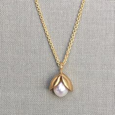 Bursting Pod Gold Necklace Long Pearl Necklaces, Design 2023, Gold Ring Designs, Pearl Jewelry Necklace, Gold Jewelry Simple, Gold Bangles Design