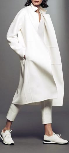 Fall Fashion Coats, Woman In White, Fashion Minimalist, Virtual Fashion, White Coat, 가을 패션, Fashion Show Collection