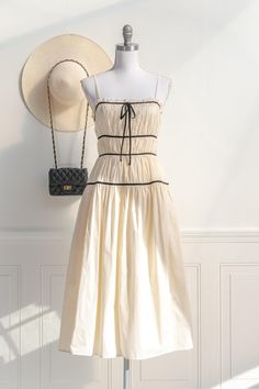 French Style Dresses, Roman Holiday, Dress Aesthetic, Romantic Dress, The 50s, Holiday Dress, Style Dresses, French Girl, Velvet Ribbon