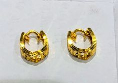 22k solid gold Hoops-Diamond Cut Solid Gold Hoops-heavy Real Gold Hoop-Rajasthani Gold Earring-Indian Gold Earring-Gold hoops-Real Gold hoop This is beautifully handmade Indian designed 22k solid gold hoops earring with Diamond Cut design and with carving touch that gives you classy and beautiful look. EARRING SPECIFICATION: Size inside: 12mm Size outside: 14mm Metal type: 22k Gold Metal purity: 22 k solid gold Weight: 2.50gram ( approx) Location : Earlobe We accept custom order as well! All jew Heavy Gold Hoop Earrings For Gift, Bold Gold Hoop Earrings Gift, Traditional Gold Hoop Earrings For Anniversary, Yellow Gold Chandbali Hoop Earrings Hallmarked, Heavy Gold Hoop Earrings For Festivals, Traditional Gold Hoop Huggie Earrings, Earring Indian, Solid Gold Bangle, Gold Bangles Indian