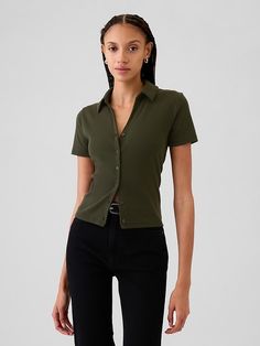 Modern Rib Button Polo Shirt Business Casual Outfits For Women Short Sleeve, Button Up Shirts For Women, Collared Shirts Women, Slim Shirt Outfit, Casual Professional Outfits, Ribbed Top Outfit, Edge Outfits, Collared Shirt Outfit, Social Worker Outfits